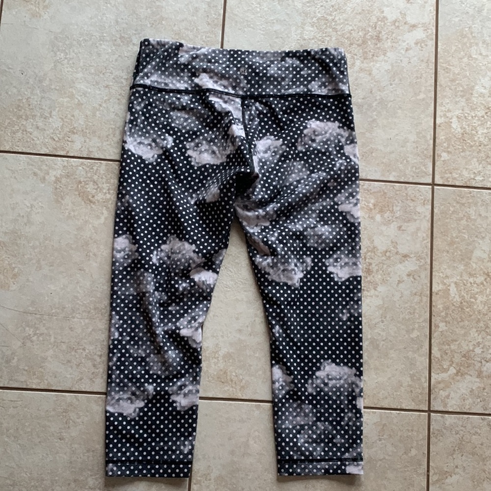Lululemon capri - Picture 3 of 3